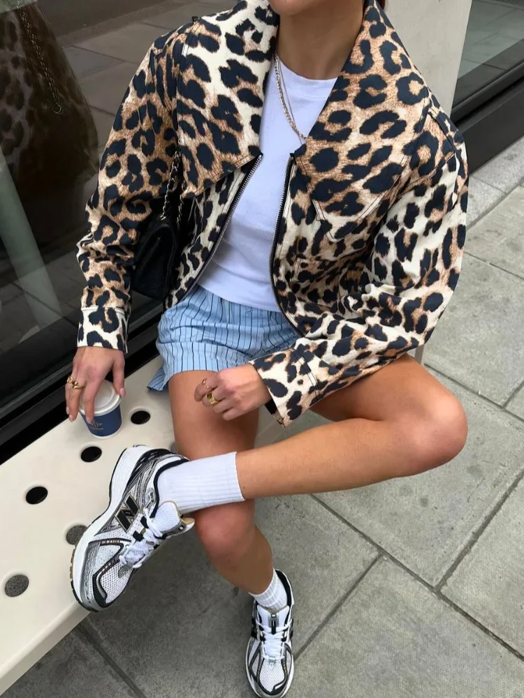 2024 Autumn New Leopard Print Lapel Zipper Jacket Women Fashion Pockets Long Sleeves Short Coat Chic Lady Streetwear Coats