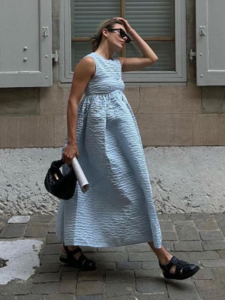 Fashion Blue Pleated Sleeveless O-neck Long Dress Women Elegant High Waist Maxi Dresses Summer Female Vacation Street Vestidos